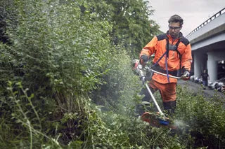 Man Trimming Leaves using a Husqvarna 535iRXT Brushcutter